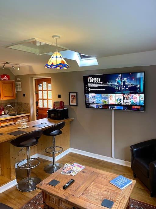 Bear Cottage, Tyn Y Cwm Eglwys-Fach Экстерьер фото
